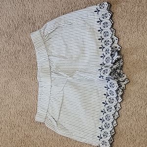 Pull on mid rise shorts